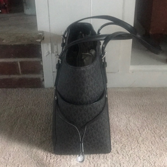 Michael Kors purse - Picture 2 of 5